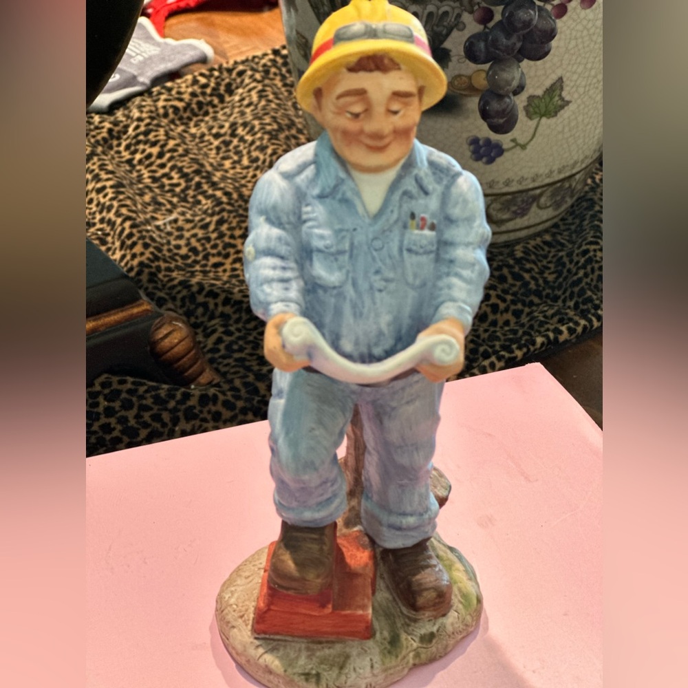 LEFTON CHINA HAND PAINTED GG 1580 PORCELAIN MINER CONSTRUCTION WORKER FIGURINE
